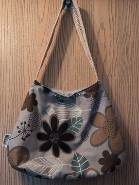 Shaggy Baggy Canvas Floral Shoulder Bag in Gray and Brown And Green